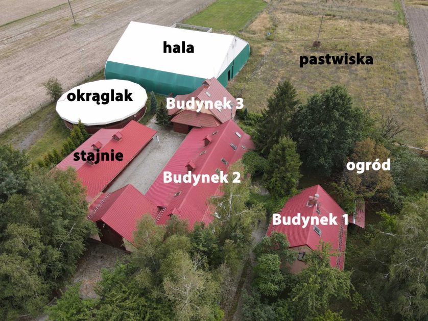 Ośrodek jeździecki Bierdzany - kompleksowa oferta sprzedaży. Piękny ośrodek jeździecki w Bierdzanach, ul. Polna 11. Stajnie, hala ujeżdżeniowa, zadaszona karuzela dla koni i wiele innych obiektów. Teren ogrodzony i oświetlony, otoczony zielenią. Idealne miejsce dla miłośników koni i jeździectwa.